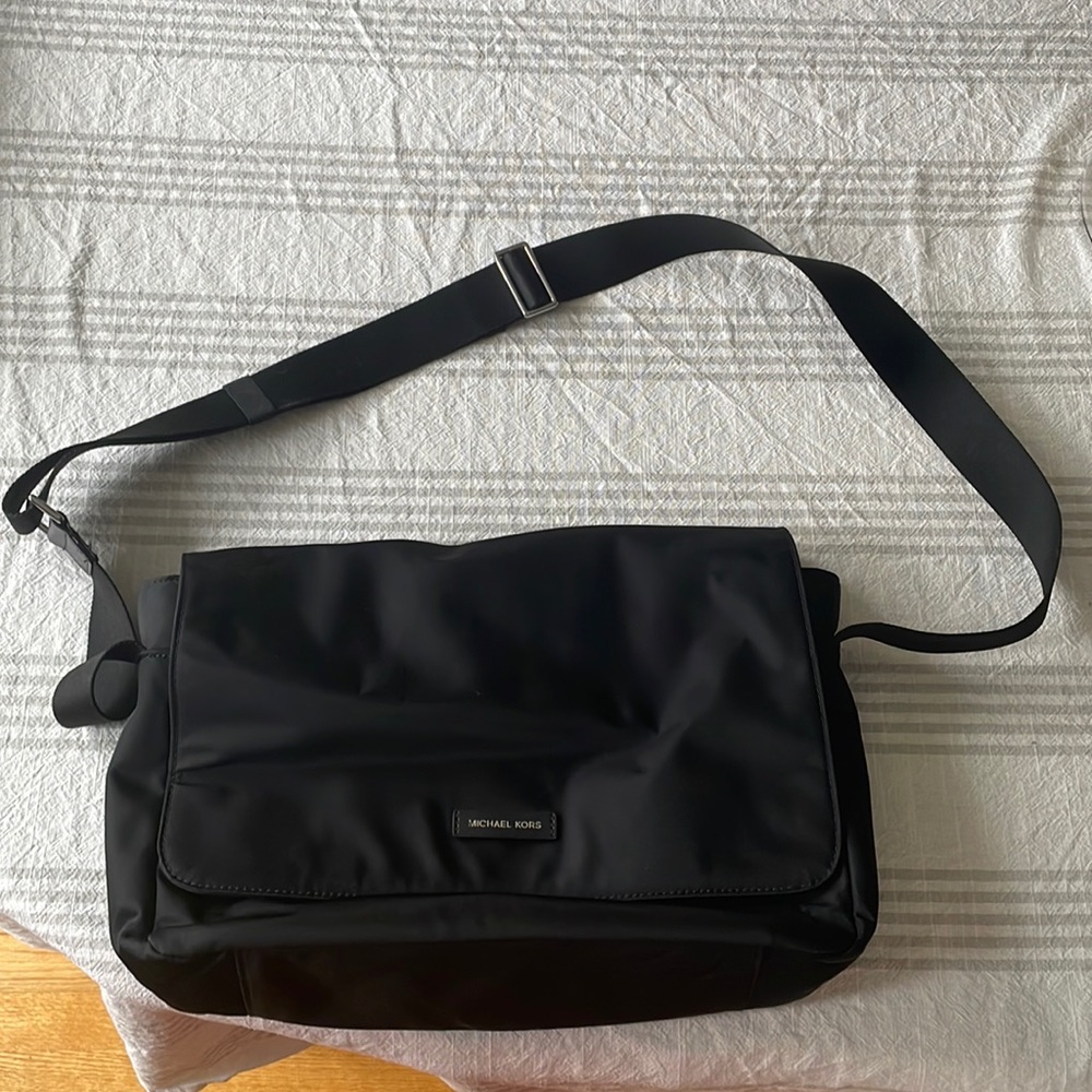 Micheal Kors messenger Bag